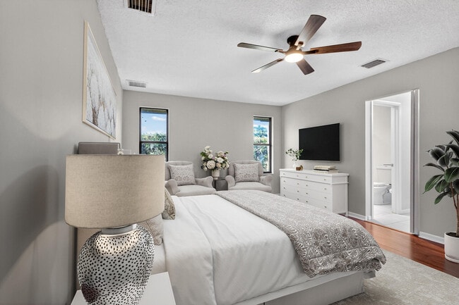 Building Photo - 870 NW 32nd Ave