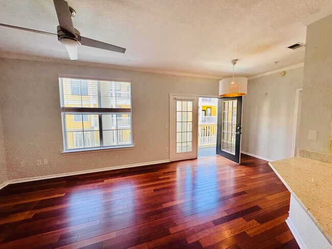 Building Photo - 860 N Orange Ave