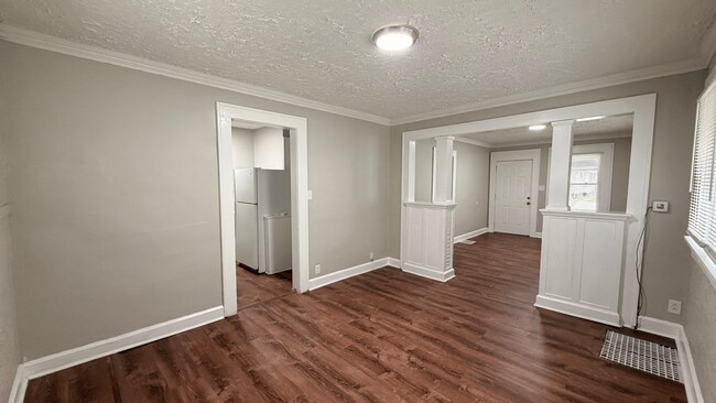 Building Photo - 610 N Linwood Ave