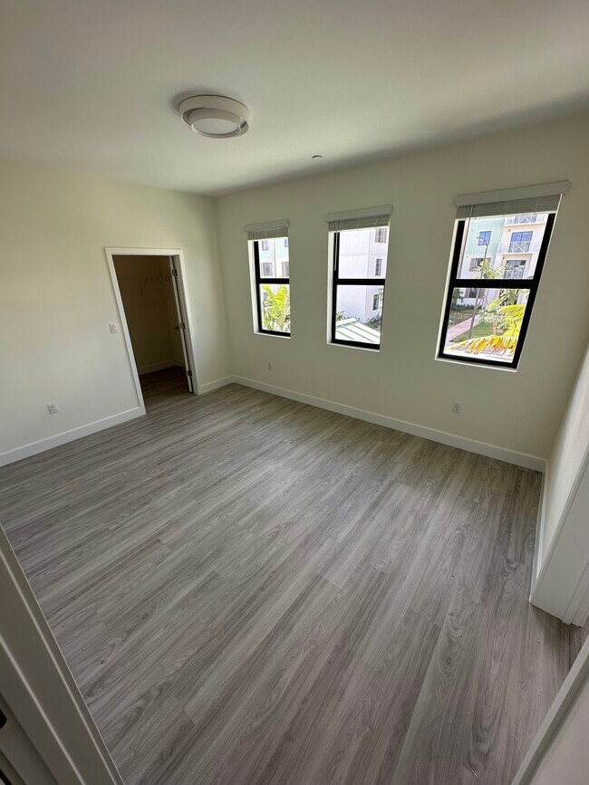 Building Photo - 9970 NW 129th Ter