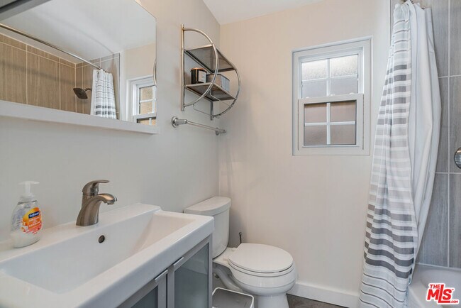 Building Photo - 12413 Beatrice St