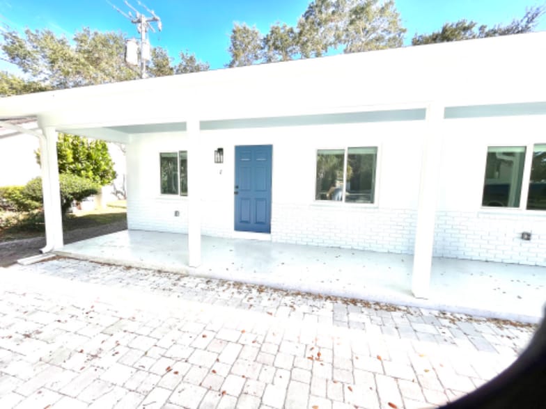 Building Photo - 615 Azalea Ln