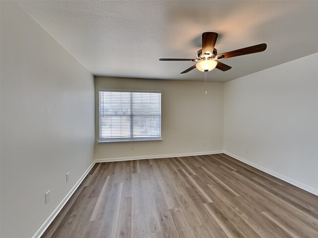 Building Photo - 28918 Village Creek Loop