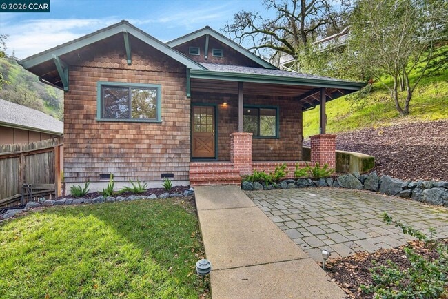 Building Photo - 261 Castle Hill Ranch Rd