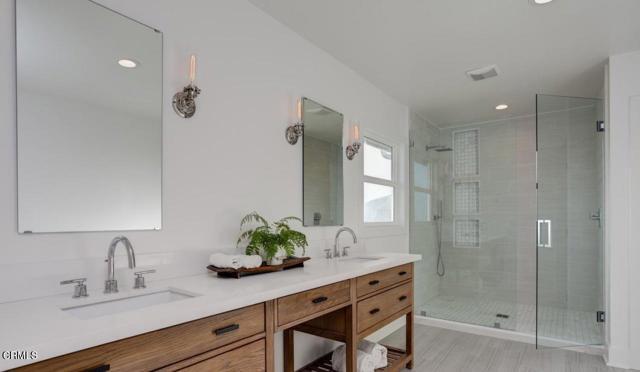 Building Photo - 3026 Hilltop Dr