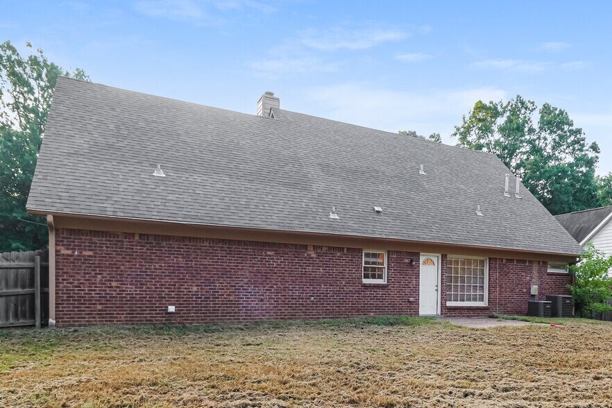 Building Photo - 329 Locust Grove Dr
