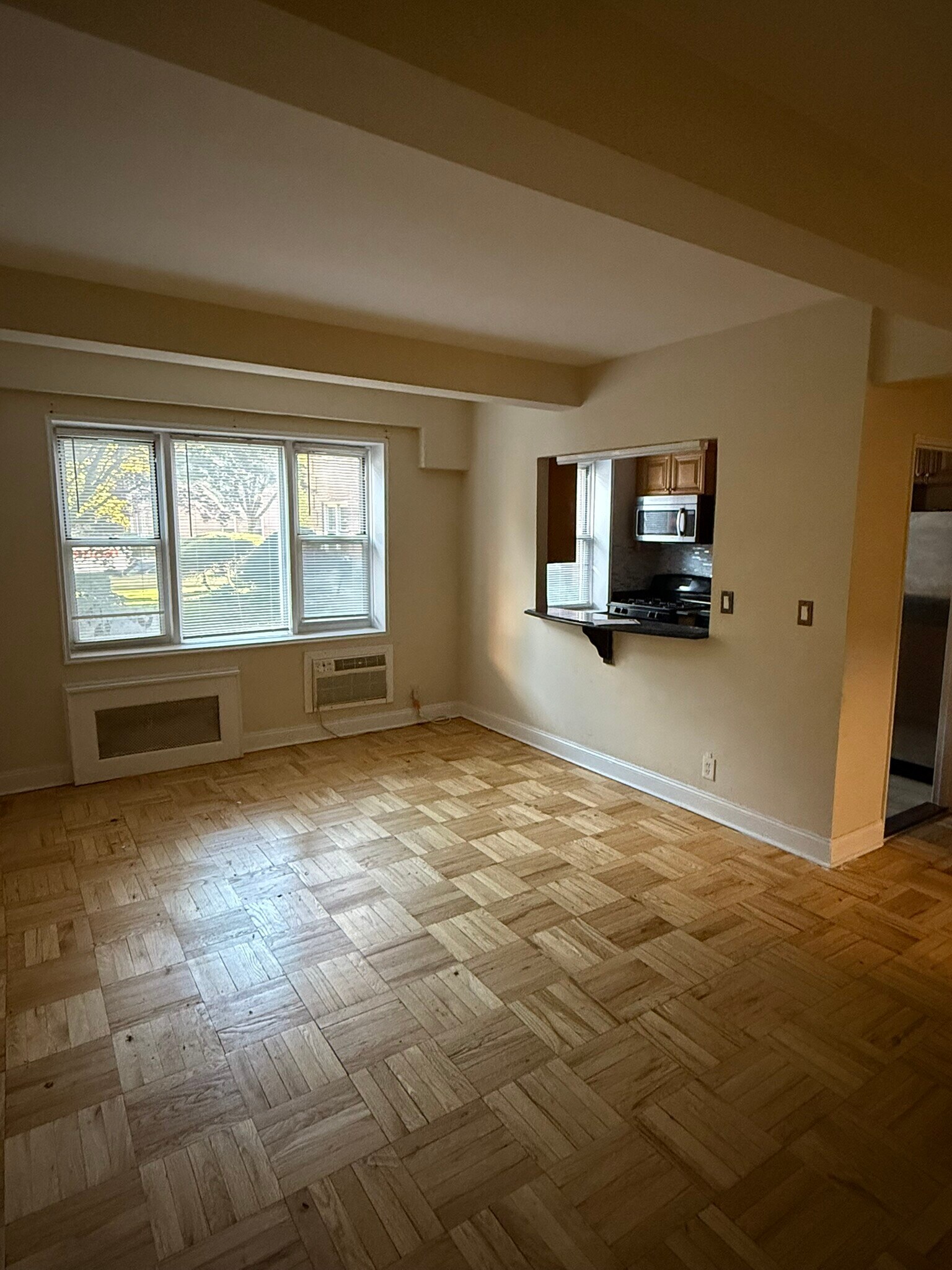 Building Photo - 2 Sadore Ln