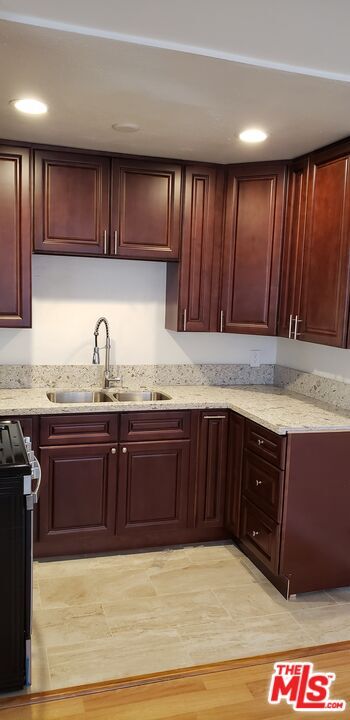 Building Photo - 330 Cameron Pl