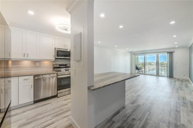 Building Photo - 400 64th Ave