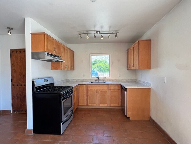 Building Photo - Charming Spanish Style Bungalow in West Ve...