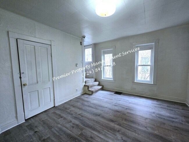 Building Photo - 125 N Chestnut St
