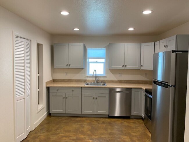 Building Photo - Brand New 2 Bedroom 1 Bath