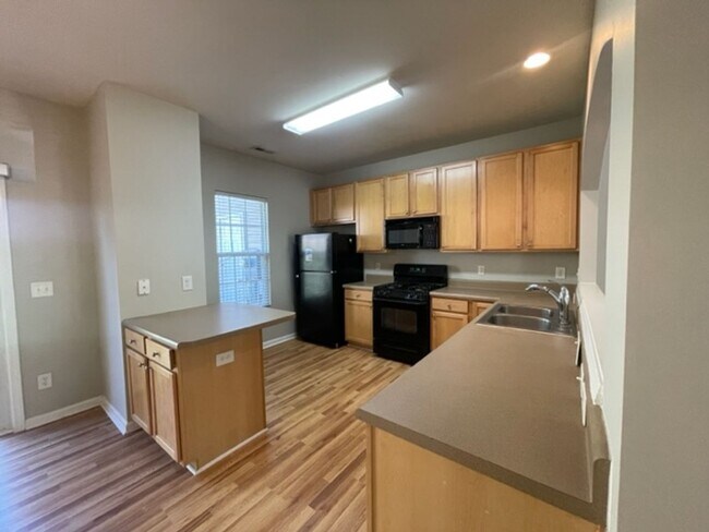 Building Photo - 804 Walnut Woods Dr