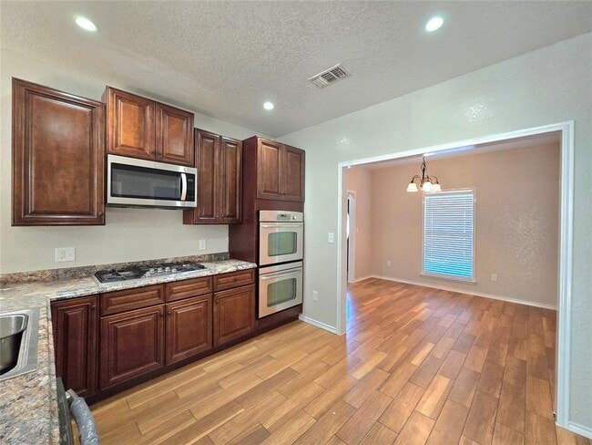 Building Photo - 6 Sunflower Cir