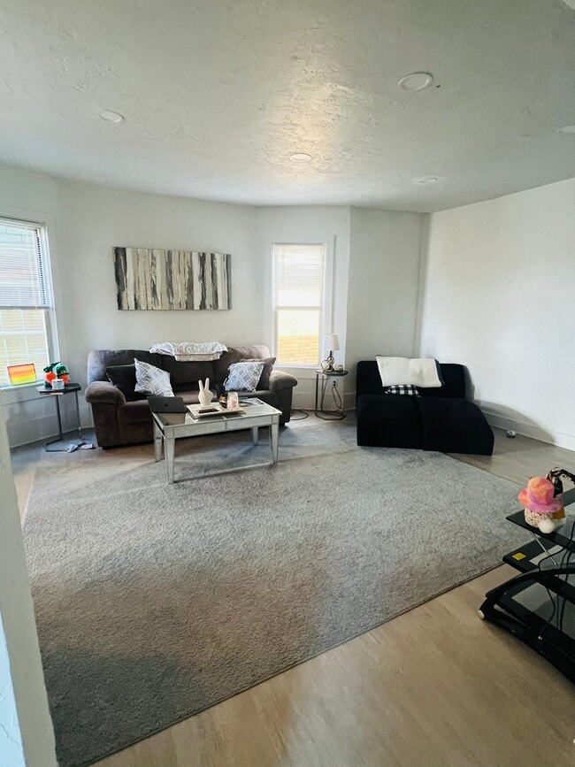 Building Photo - 128 Cohassett St