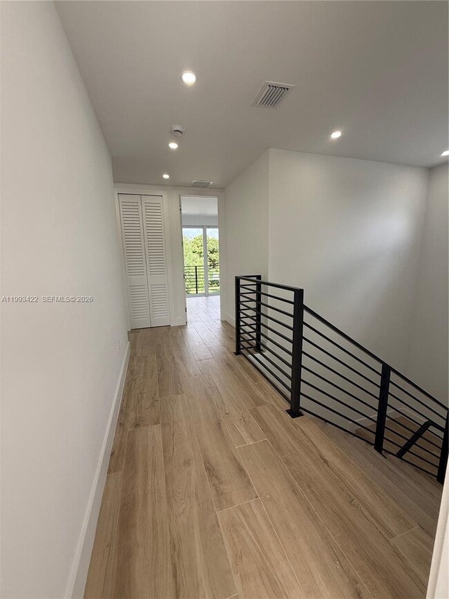 Building Photo - 1981 SW 33rd Ave