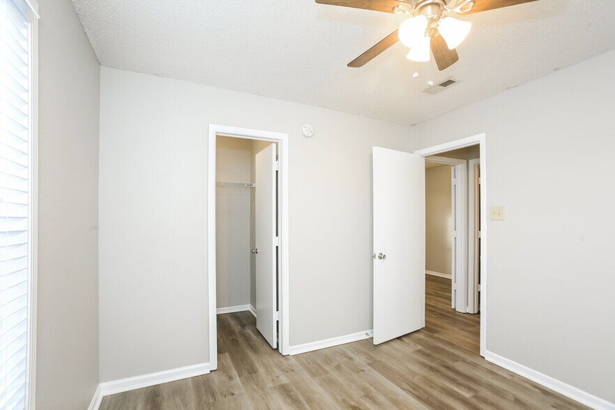 Building Photo - 12179 Maize Dr