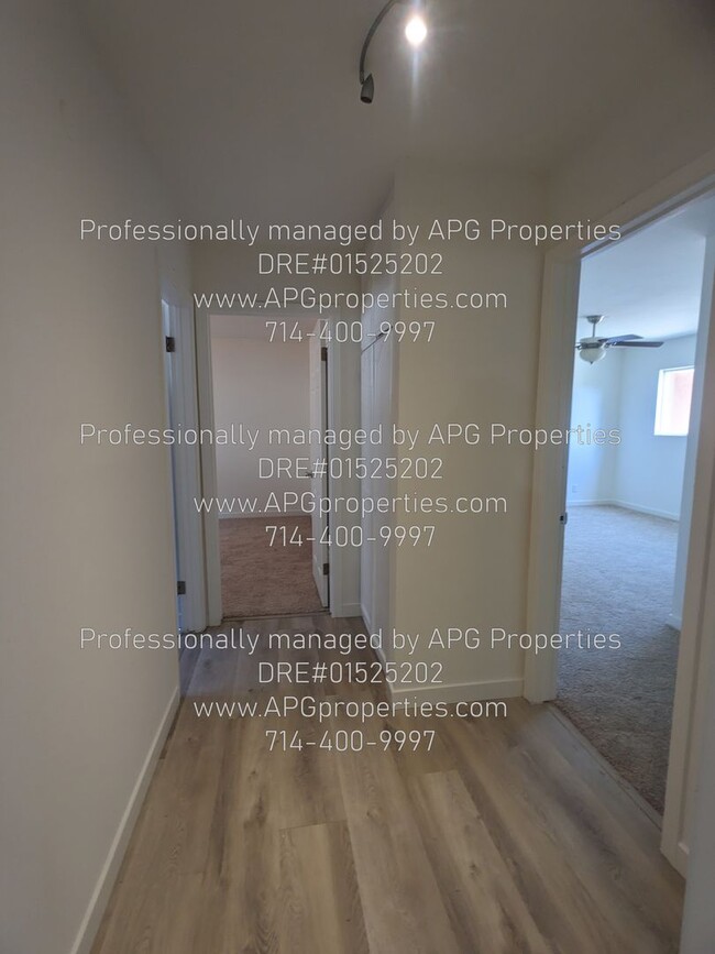 Building Photo - Downstairs 2 bedroom / 1 bathroom apartmen...