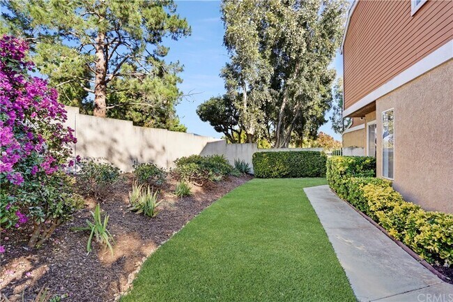 Building Photo - 1 Sandalwood