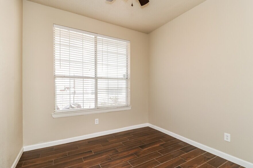 Building Photo - 8821 Pedernales Trail