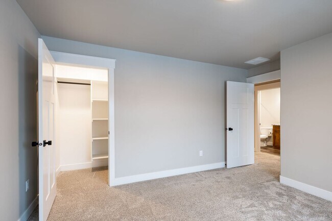 Building Photo - Beautiful 3 Bed, 2.5 Bath Townhome in Ashton