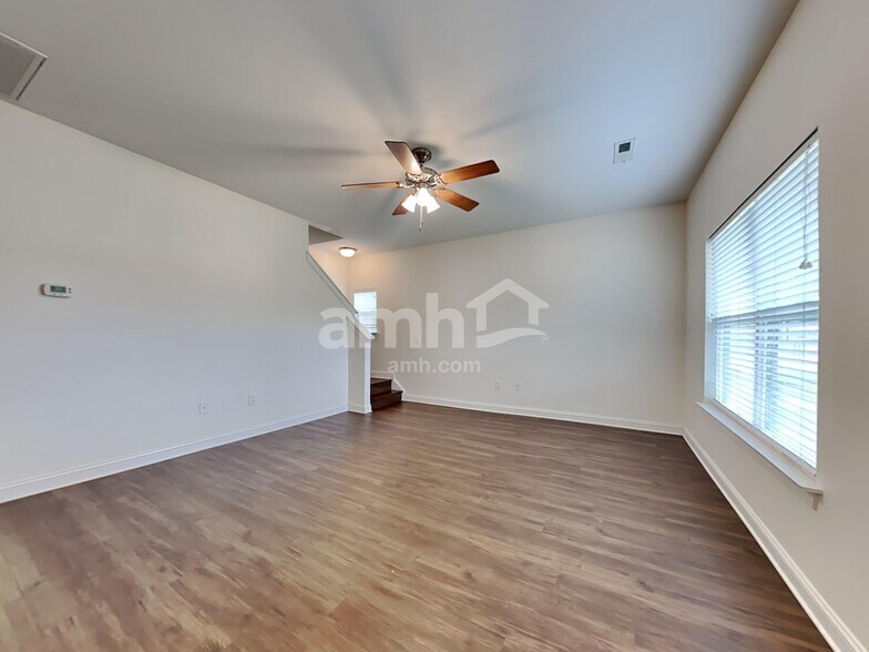 Building Photo - 423 Sablewood Dr