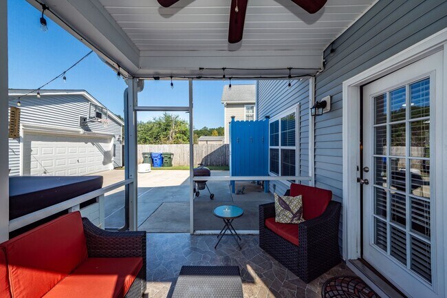 Building Photo - 4 Bedroom, 2.5 Bathroom Home in Brownswood...