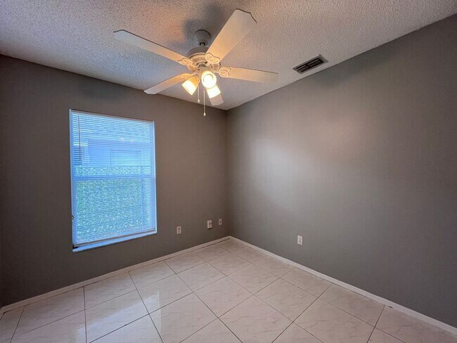 Building Photo - 1114 Shoshanna Dr