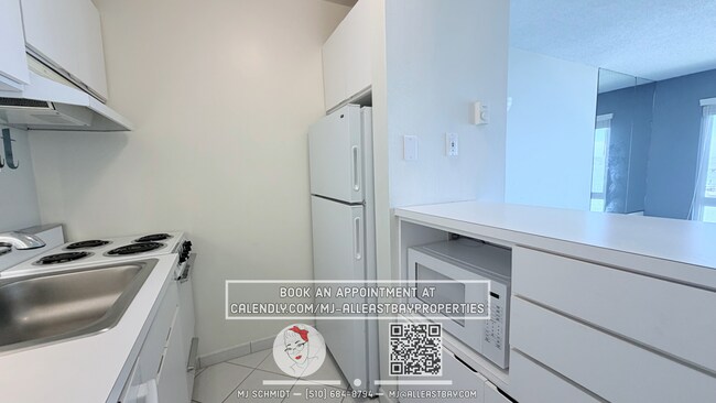 Building Photo - 1BD/1BA in Emeryville, Features stunning marina views! Amenities, water, garbage, and 1 parking s...