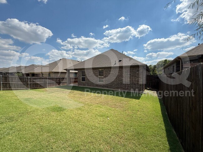 Building Photo - 4124 Ellinger Dr
