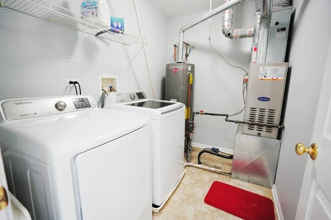 Building Photo - 2441 Oneida Ln