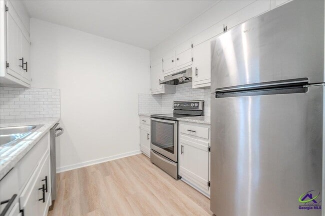 Building Photo - 805 Coventry Cir