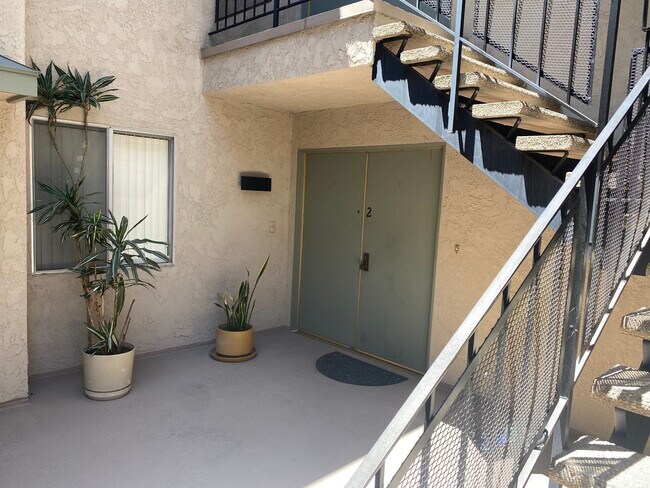 Building Photo - 2142 La Canada Crest Dr