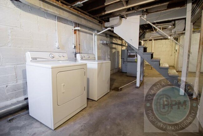 Building Photo - TRISARA 3129/3131 CASS ST