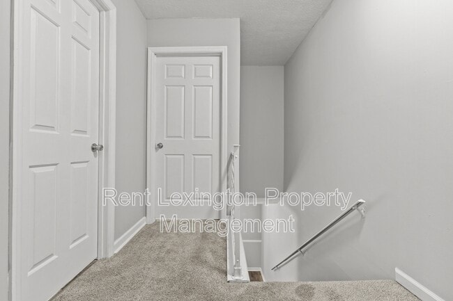 Building Photo - 1658 Foxhaven Dr