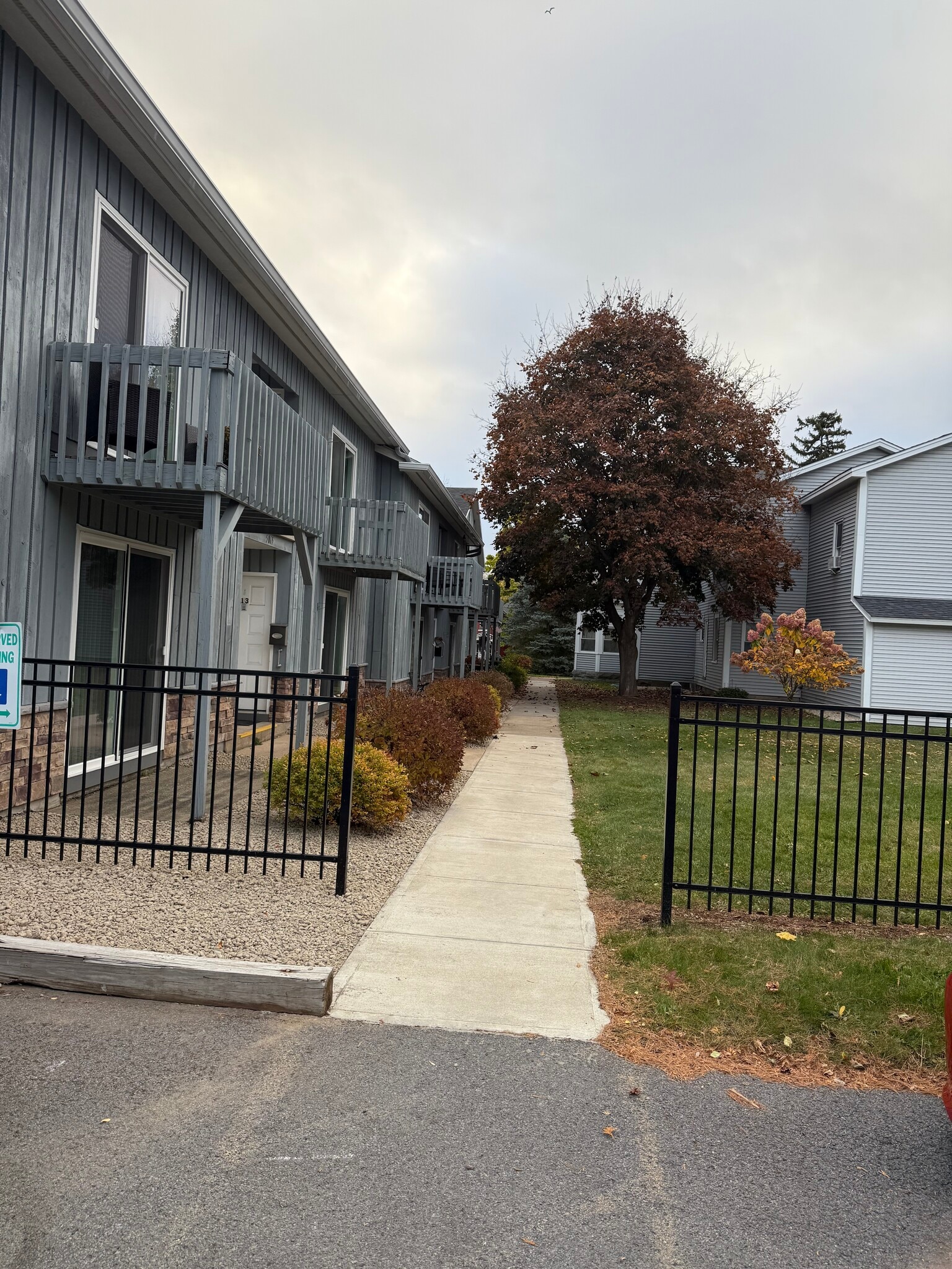 Back View - 5059 S Catherine St