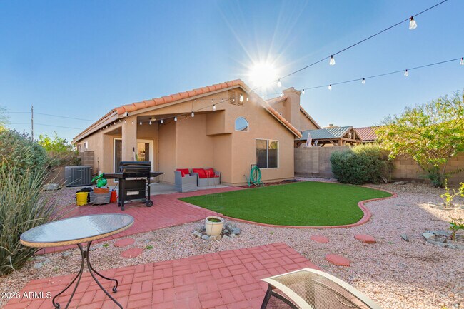 Building Photo - 2032 E Windsong Dr