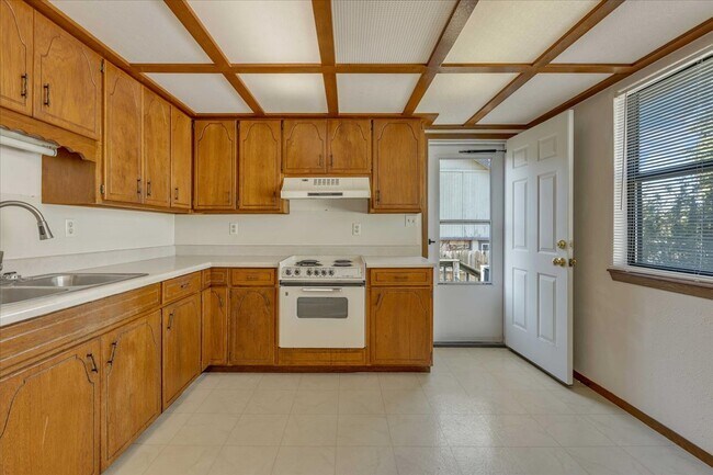 Building Photo - 8929 NE 52nd St