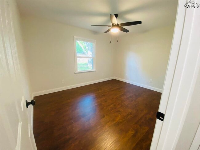 Building Photo - 4808 Alamo Dr