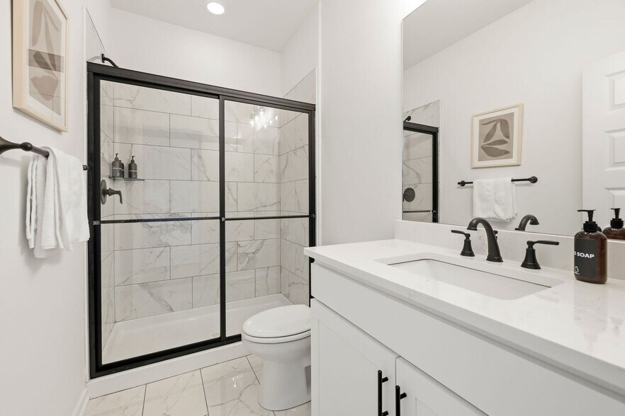 Building Photo - 1337 Van Buren Ave