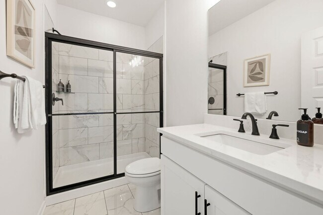 Building Photo - 1324 Van Buren Ave