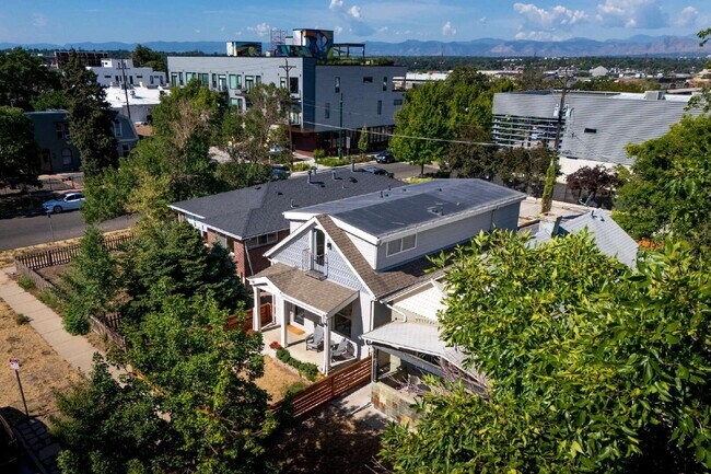 Building Photo - Charming Home in the Baker Neighborhood!