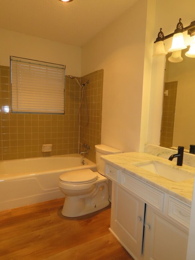 Building Photo - Expansive 3/2 Home in Tyler w/Additional Den and Living Room!