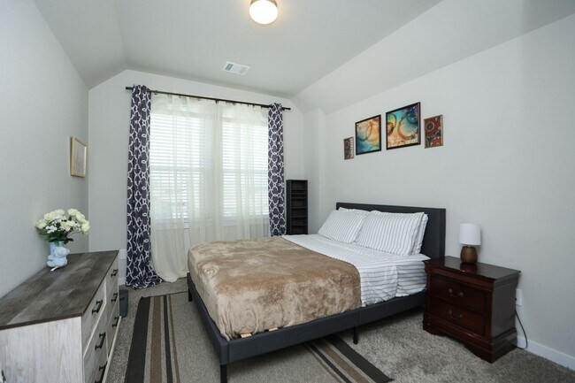 Building Photo - 5511 Gothic Oak Dr