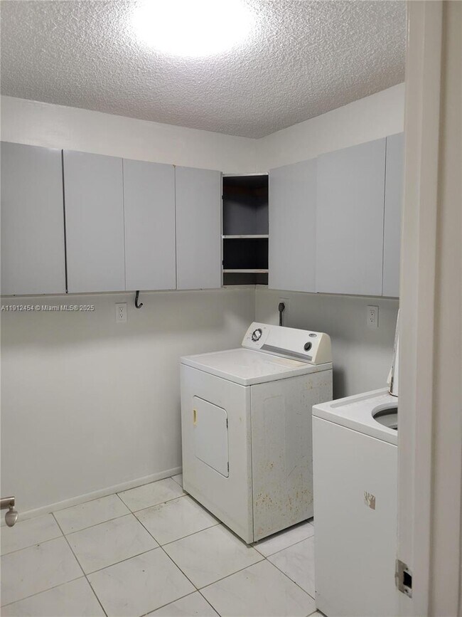 Building Photo - 2750 N 34th Ave