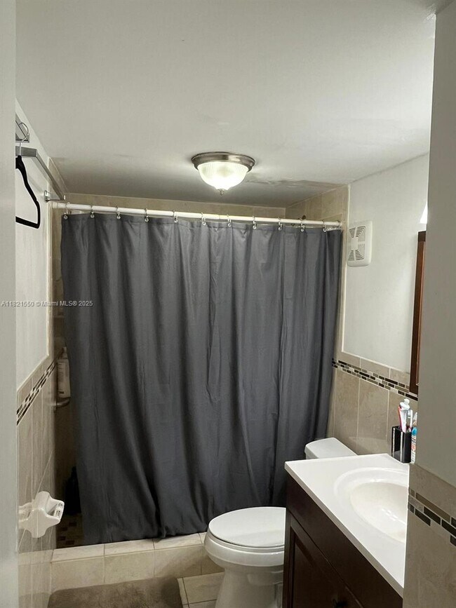 Building Photo - 1555 W 44th Pl