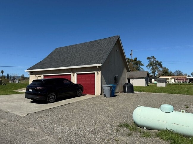 Building Photo - Unique 2 Bedroom Country Property Vacaville *Star Rentals