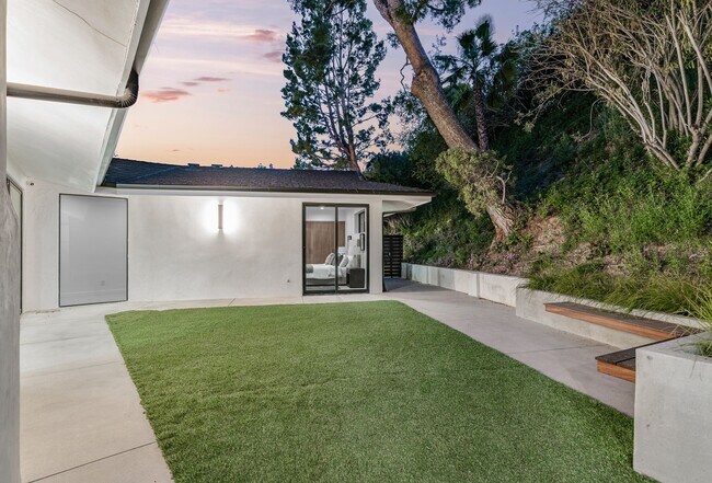 Building Photo - 16105 Clear Oak Dr