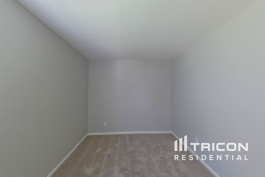 Building Photo - 381 Fieldstone Ct