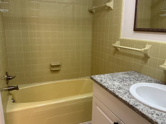 Building Photo - Lake Hollingsworth Area 3/2 – Updated & Move-In Ready